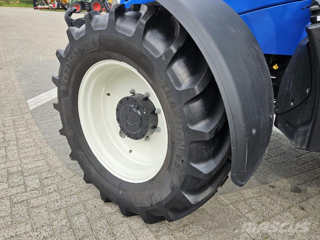 New Holland T5.140AC LV Trattori