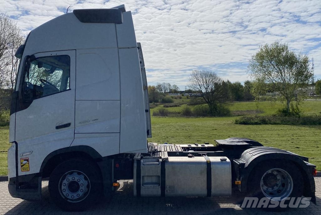 Volvo Vehicle Tractor 4x2 Standard Prime Movers