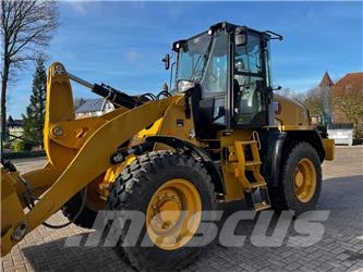 CAT 910 Kolesni nakladalci