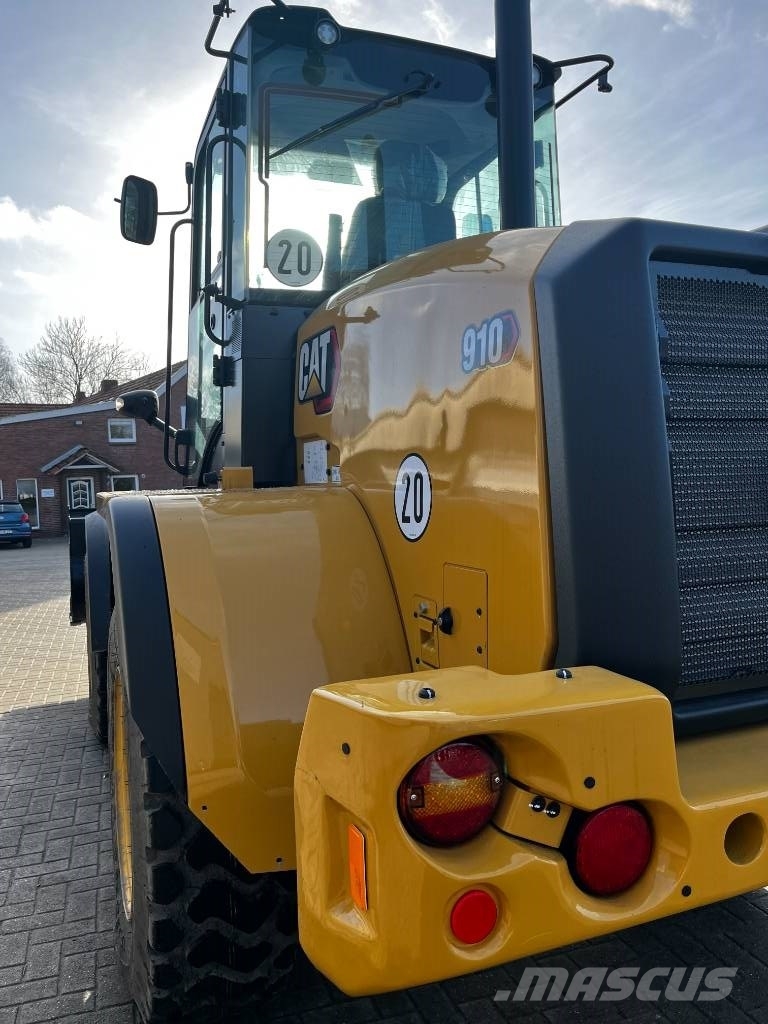 CAT 910 Kolesni nakladalci