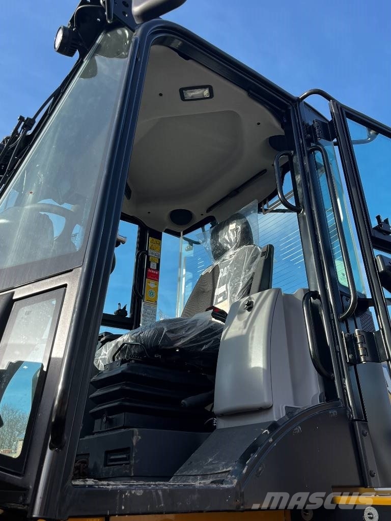 CAT 910 Kolesni nakladalci