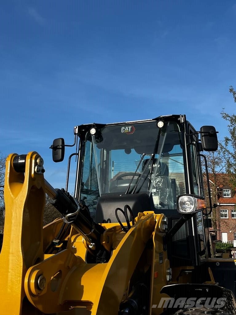 CAT 910 Kolesni nakladalci