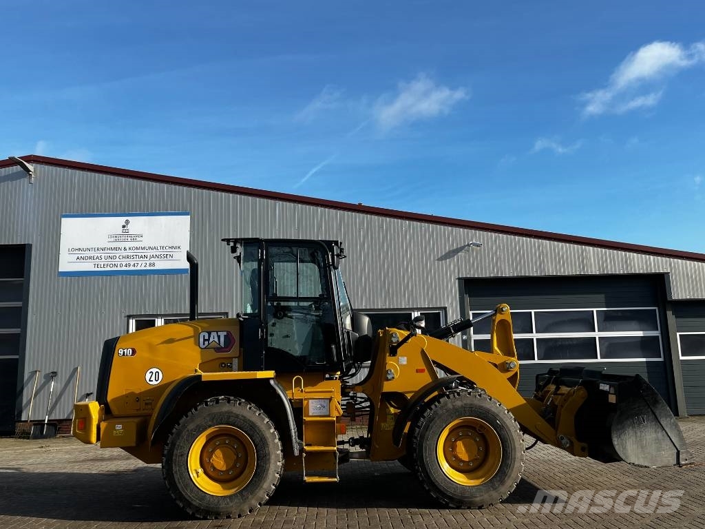 CAT 910 Kolesni nakladalci