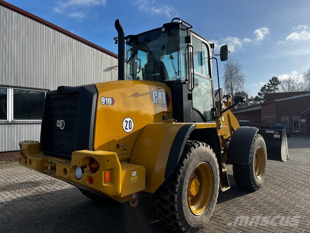 CAT 910 Kolesni nakladalci