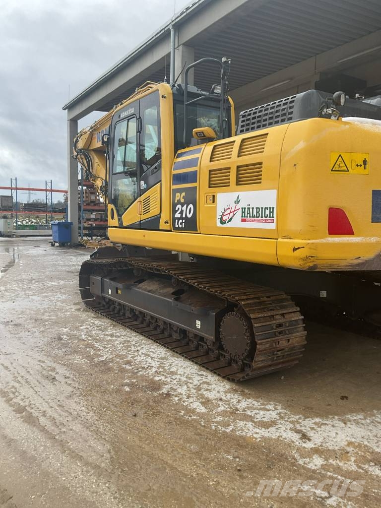 Komatsu PC 210 LCi-11 حفارات زحافة