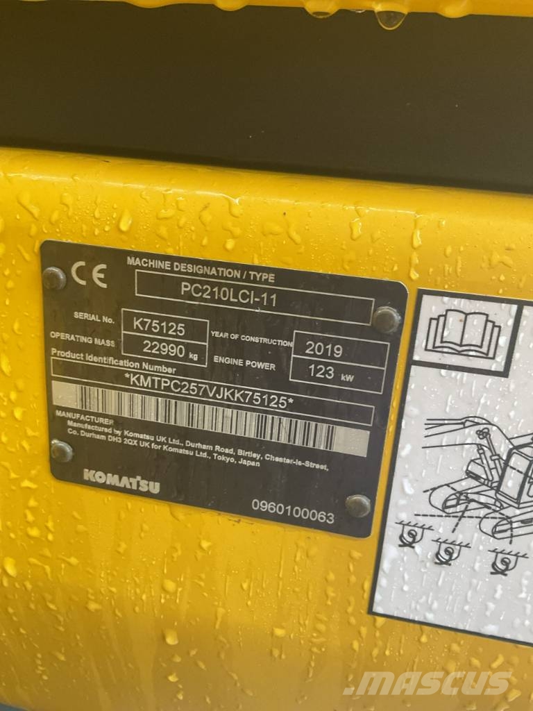 Komatsu PC 210 LCi-11 حفارات زحافة