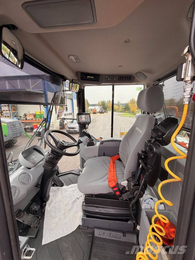 Develon DL 320-7 Kolesové nakladače