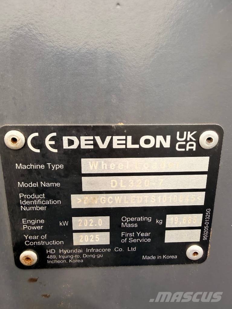 Develon DL 320-7 Kolesové nakladače