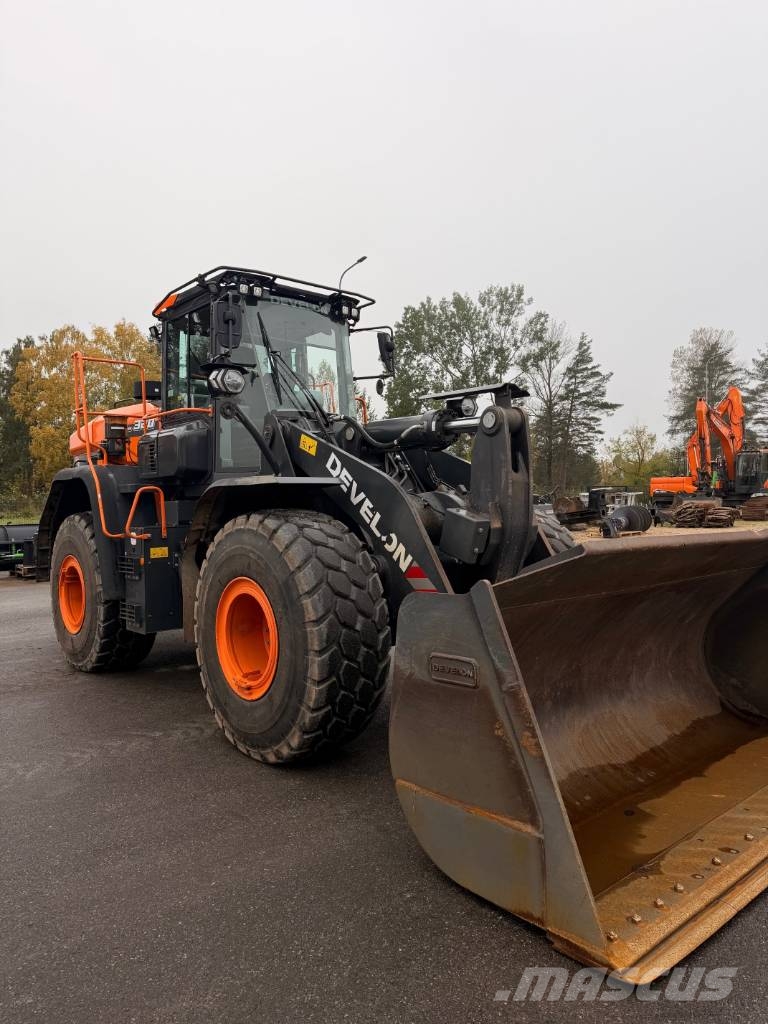Develon DL 320-7 Kolesové nakladače