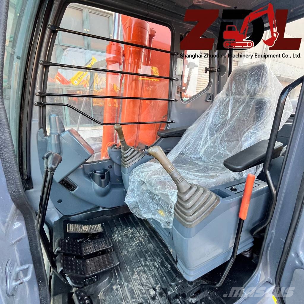 Hitachi ZX 200 Pelle sur chenilles