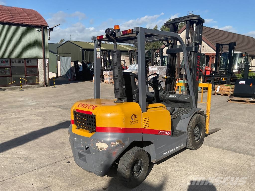 UNI TCM 25 Dieselstapler