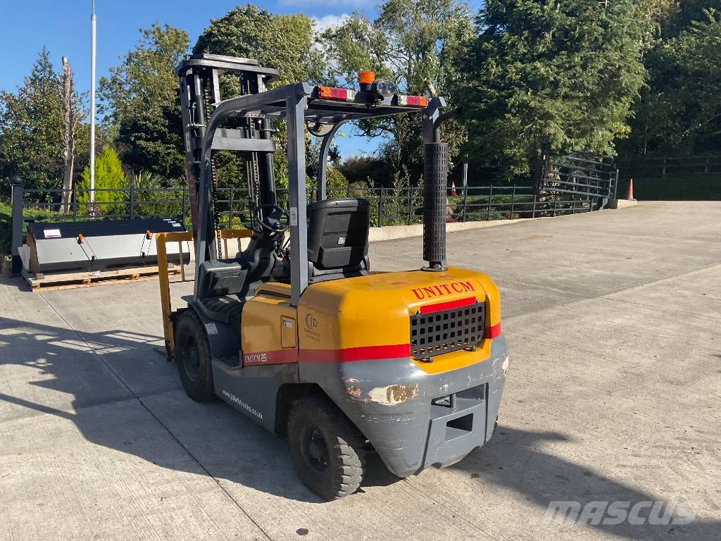 UNI TCM 25 Dieselstapler