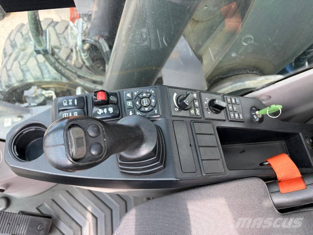 Volvo EW 180 E 2X NA ZALOGI Bageri točkaši