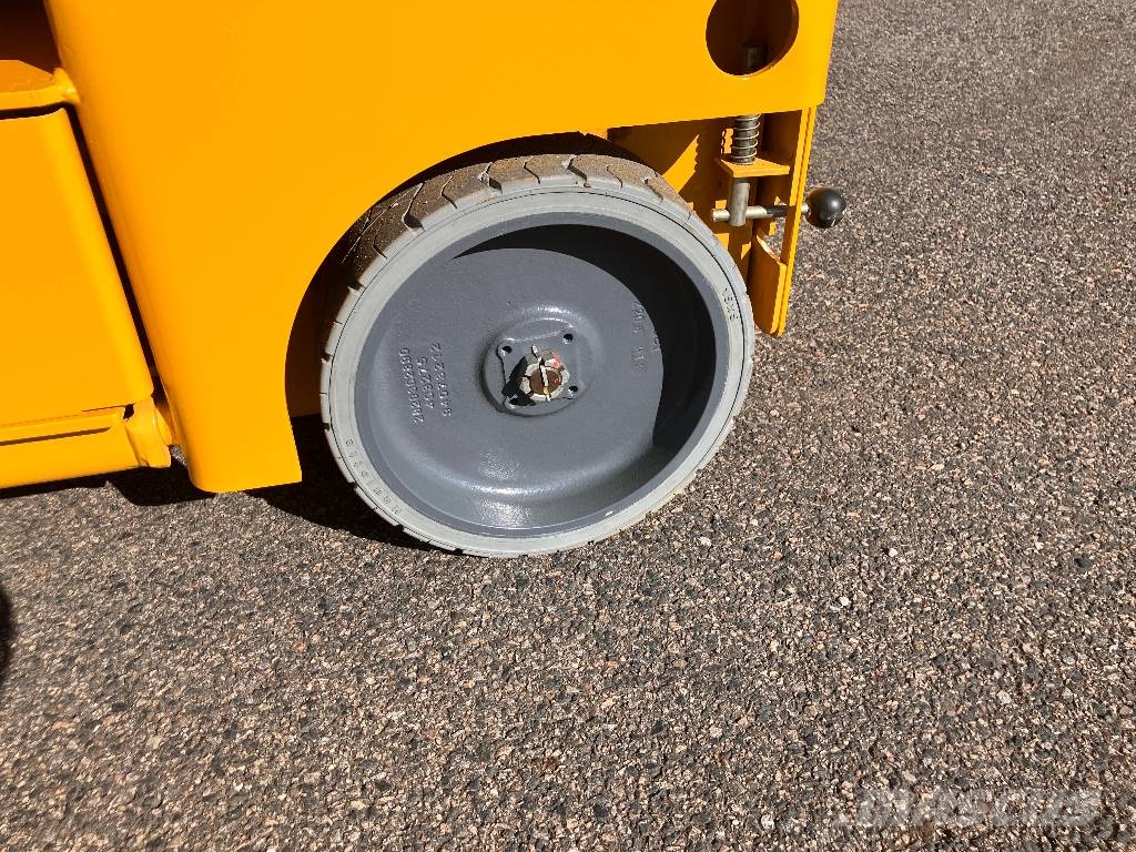 HAULOTTE COMPACT10 - NEW BATTERIES 4 NEW WHEELS Nacelle ciseaux