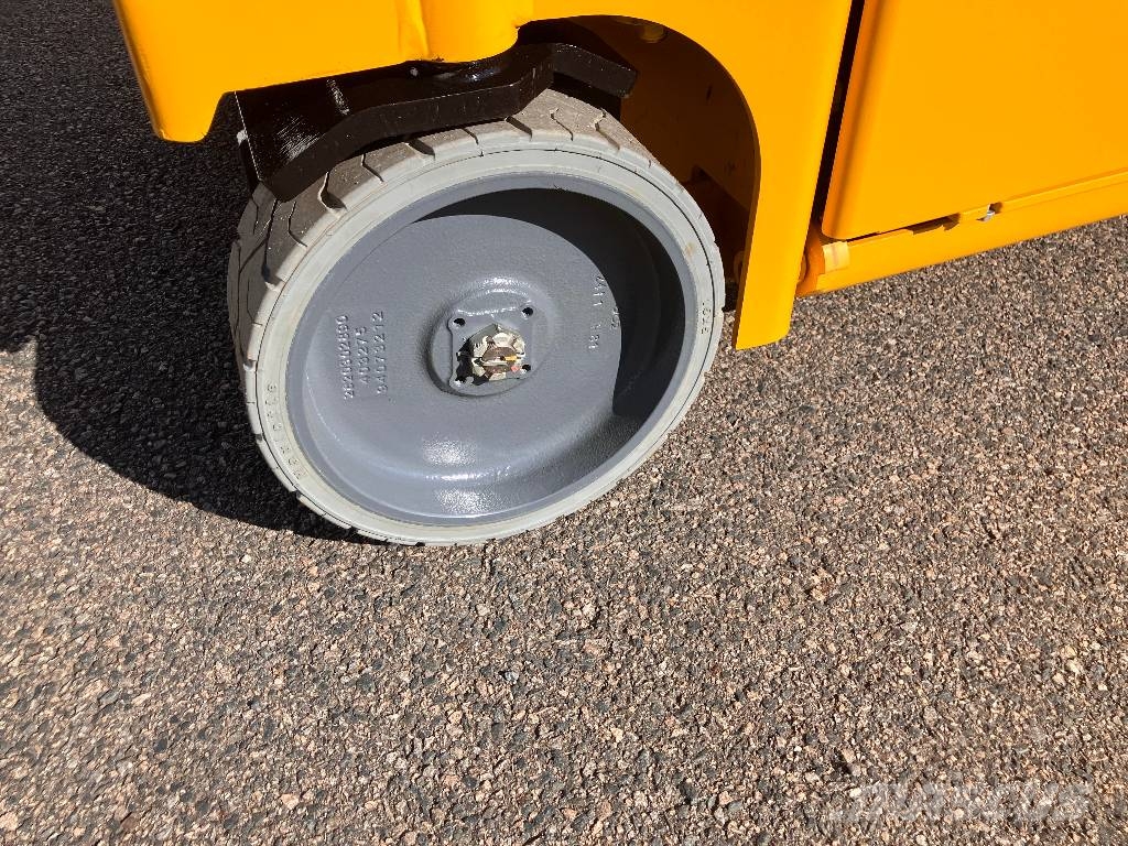 HAULOTTE COMPACT10 - NEW BATTERIES 4 NEW WHEELS Nacelle ciseaux