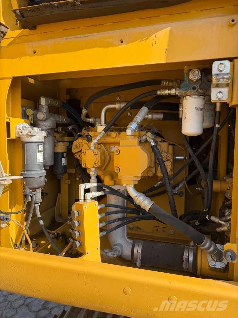 CAT 323 F L Raupenbagger