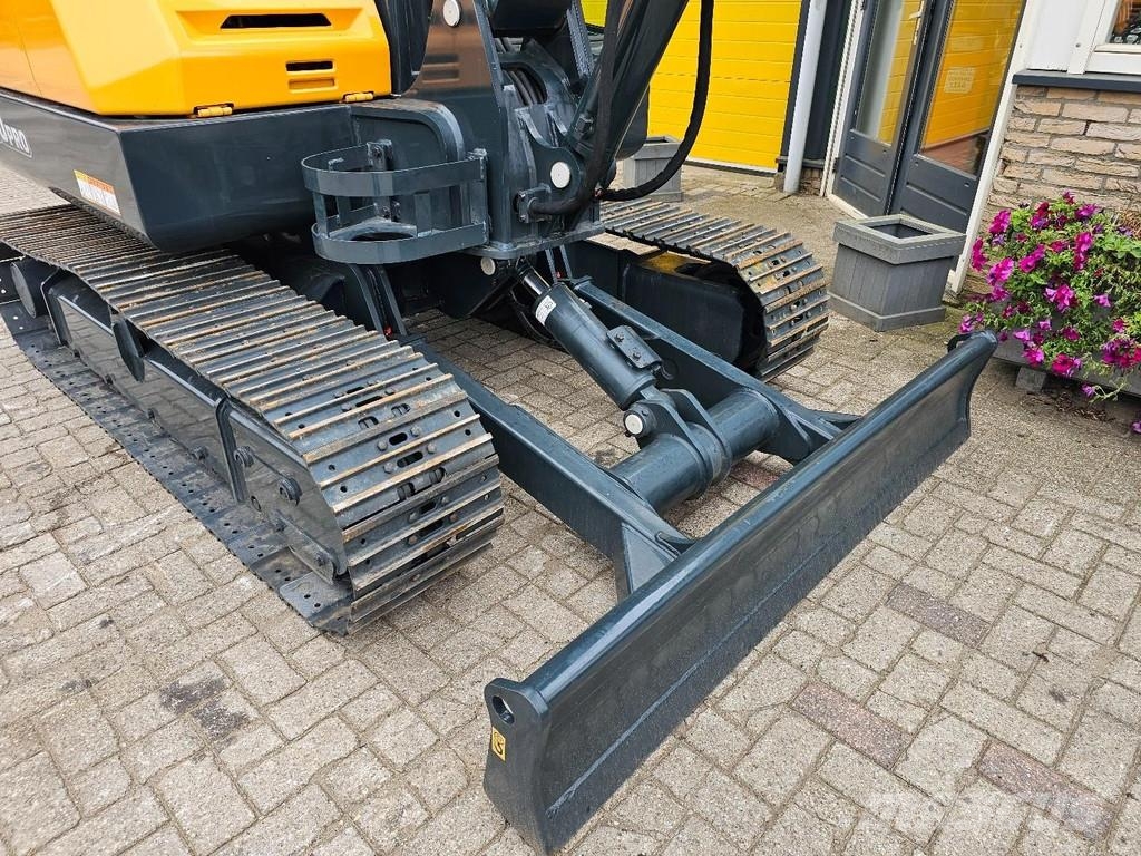 Hyundai HX60PRO 小型挖土機/掘鑿機<7t(小型挖掘機)
