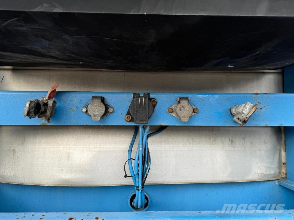 Floor FLO-17-30H2 3 AXLE SAF + KENNIS R-24 CRANE Vlakke laadvloeren