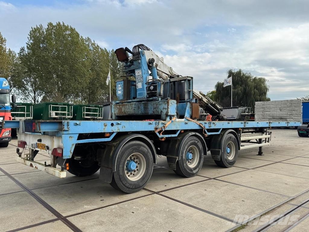 Floor FLO-17-30H2 3 AXLE SAF + KENNIS R-24 CRANE Madelpoolhaagised