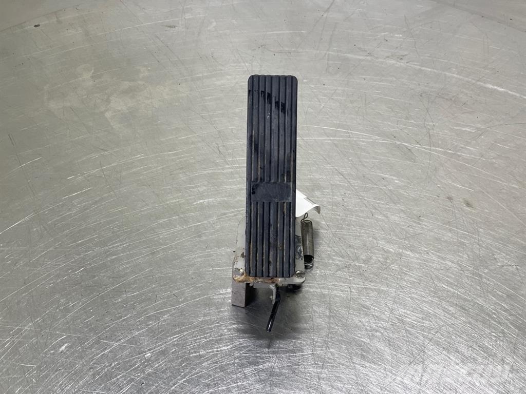 Atlas AR65-3929713-Gas pedal/Brake pedal キャビン及び内装