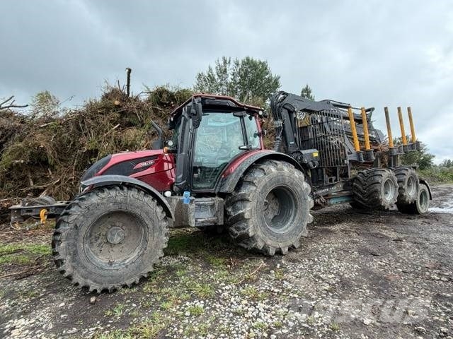 Valtra N 155 목재스키더