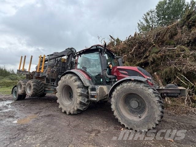 Valtra N 155 목재스키더