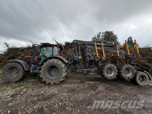 Valtra N 155 목재스키더