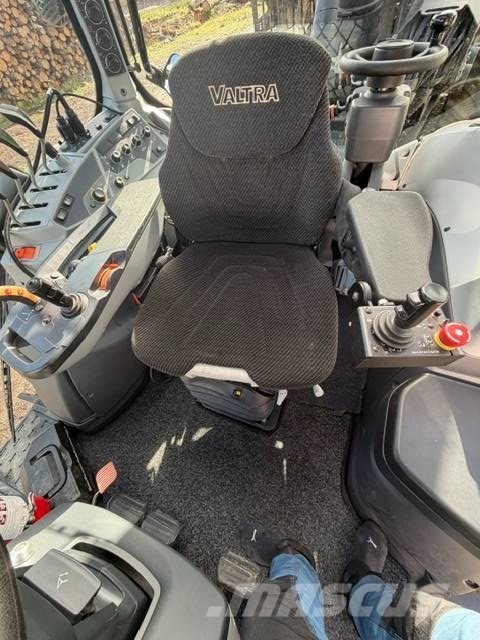 Valtra N 155 목재스키더