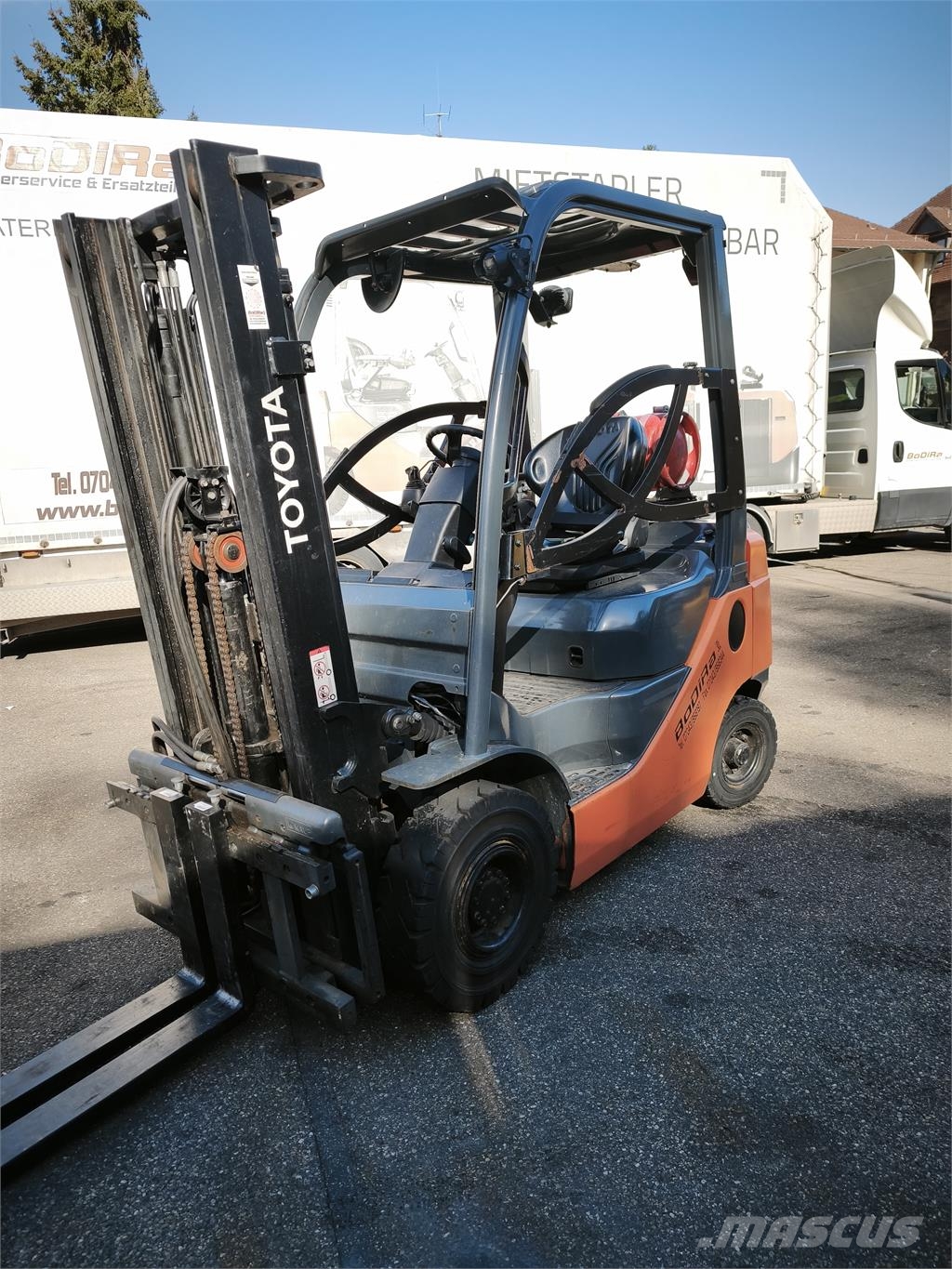 Toyota 02-8 FGF 18 Камиони с АГУ