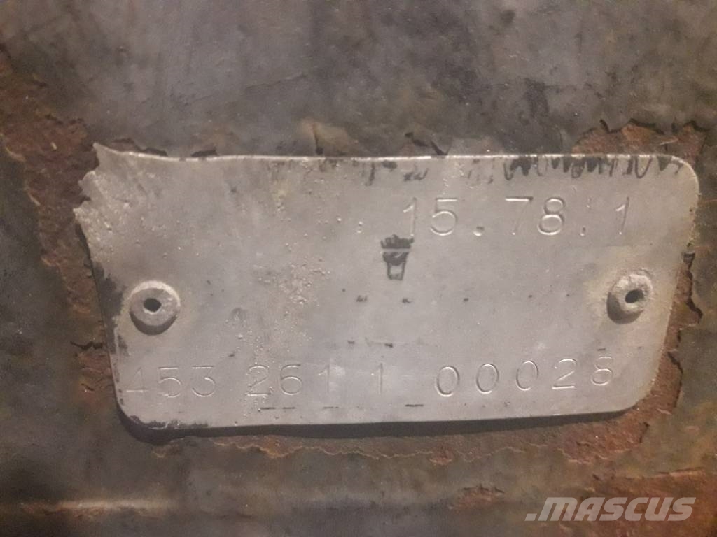 JCB stuuras 453/30750 Kabīnes un interjers