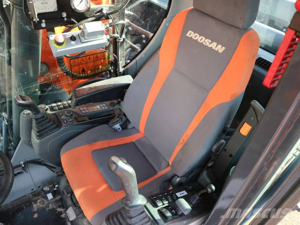 Doosan DX210W-5 حفارات بعجل