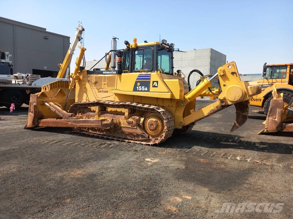 Komatsu D155A-6R (4pcs available for sale in Abu Dhabi) Bulldozer på larvebånd