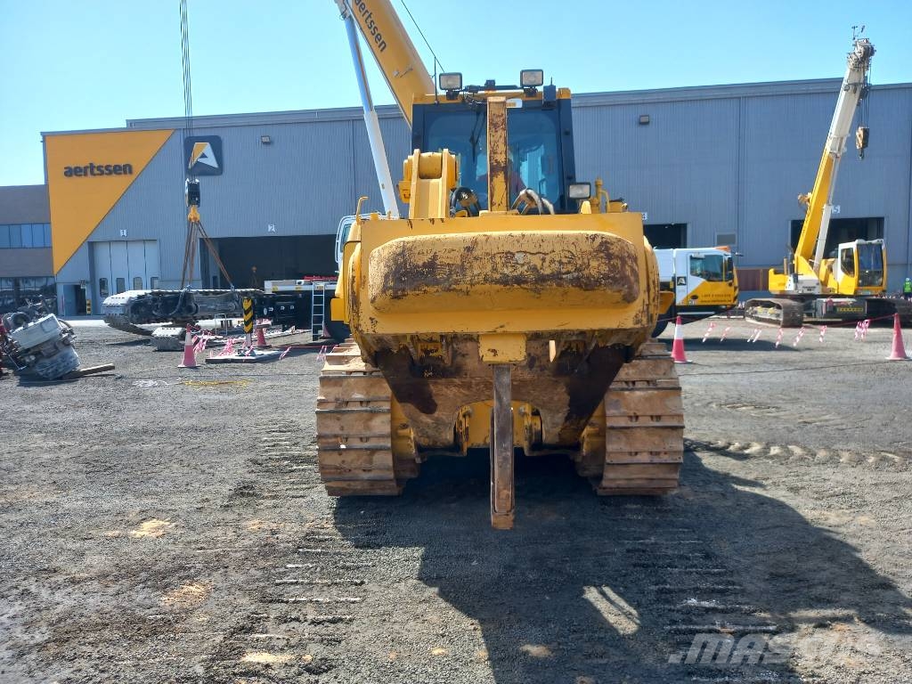 Komatsu D155A-6R (4pcs available for sale in Abu Dhabi) Bulldozer på larvebånd