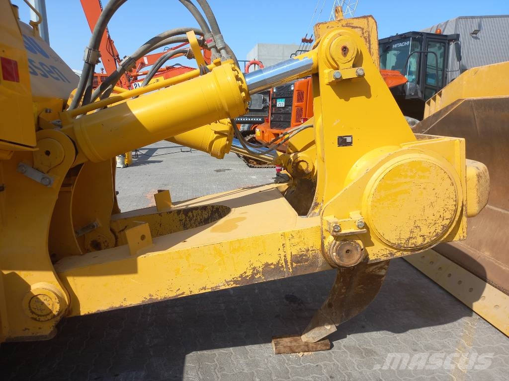 Komatsu D155A-6R (4pcs available for sale in Abu Dhabi) Bulldozer på larvebånd