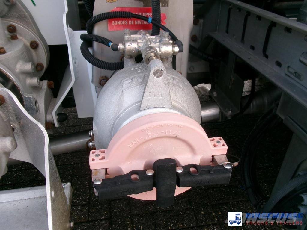 Renault Premium 270 dxi 4x2 fuel tank 13.6 m3 / 4 comp Tankwagen