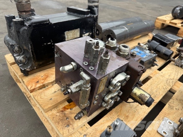 CASE 330 B USED HYDRAULIC PARTS Hydraulik