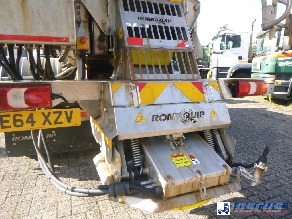 MB Trac Arocs 3333 6x6 RHD Romaquip gritter Sand- och saltspridare
