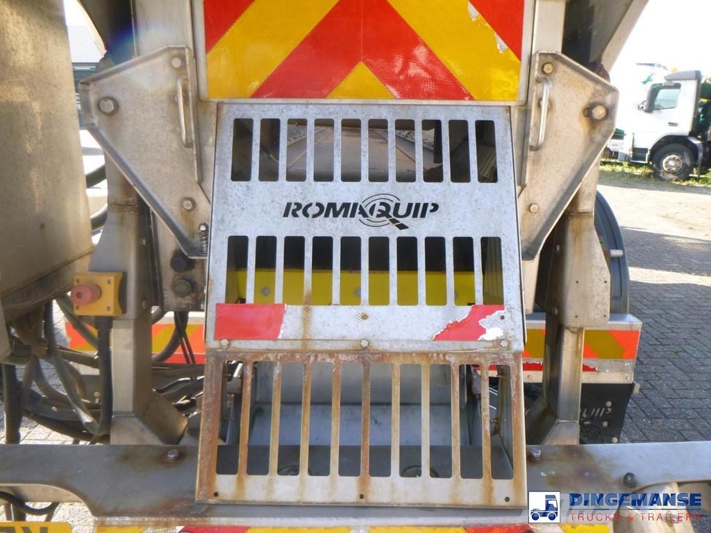 MB Trac Arocs 3333 6x6 RHD Romaquip gritter Sand- och saltspridare
