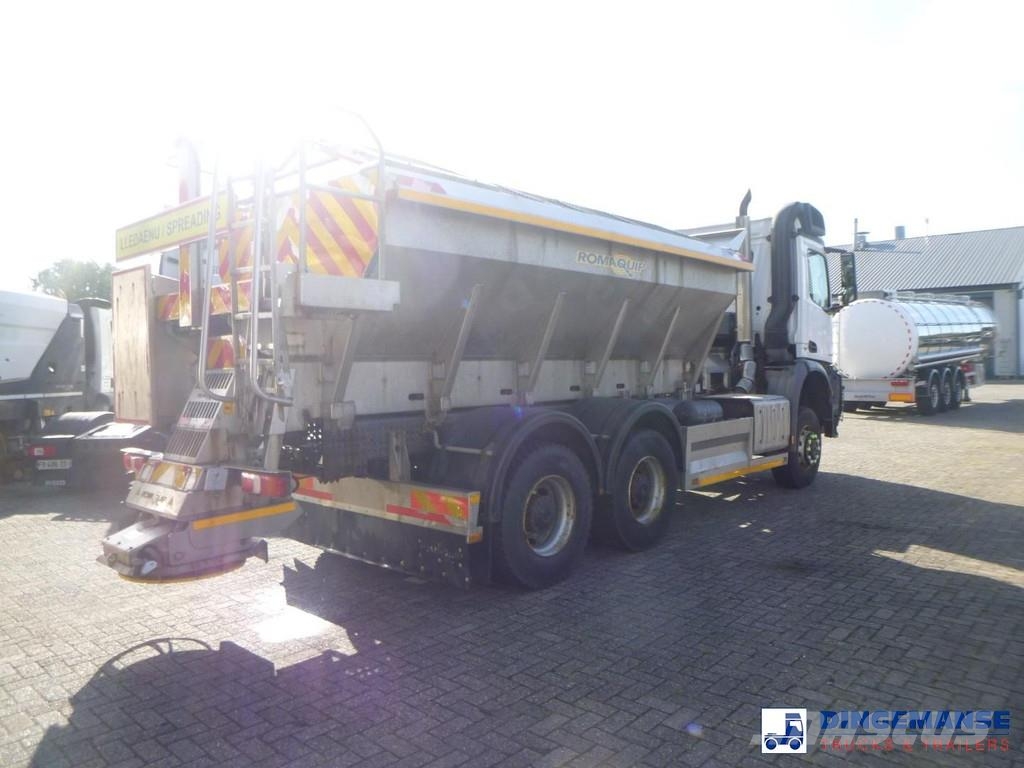 MB Trac Arocs 3333 6x6 RHD Romaquip gritter Sand- och saltspridare