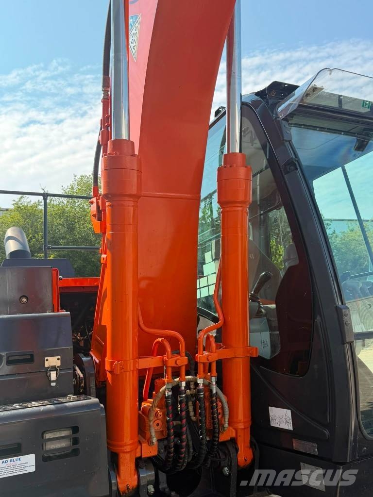 Hitachi ZX 130 Roomikekskavaatorid