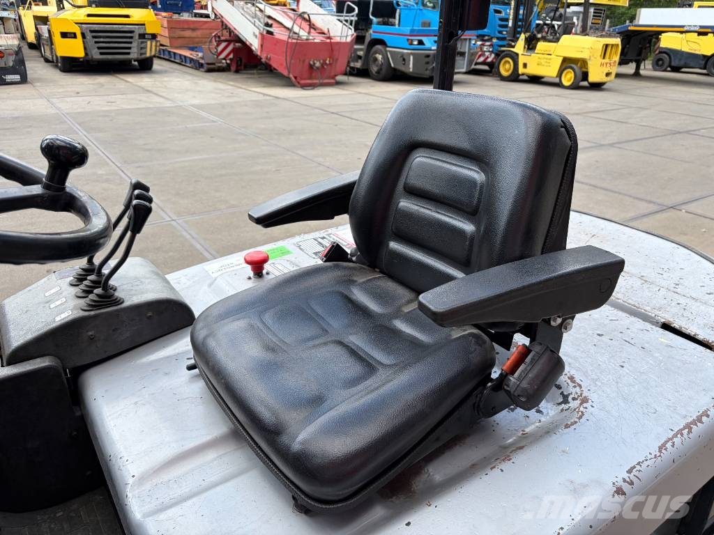 Nissan GQ02 L 30 CU Electric forklifts