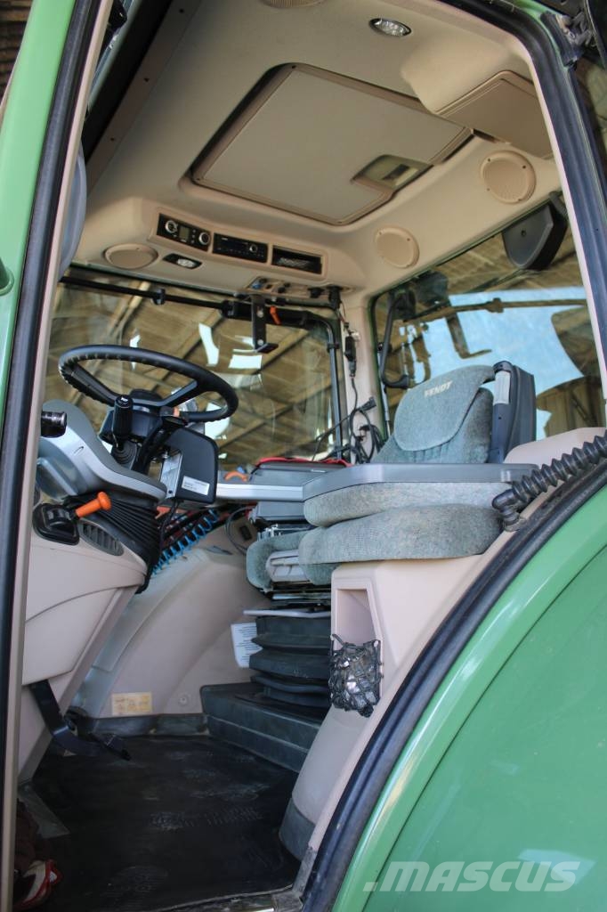 Fendt 724 Vario Tractors