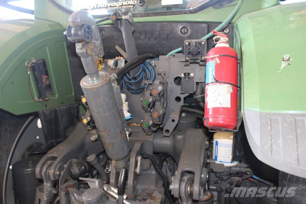 Fendt 724 Vario Tractors