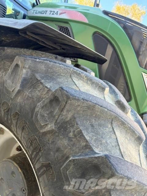 Fendt 724 Vario Tractors