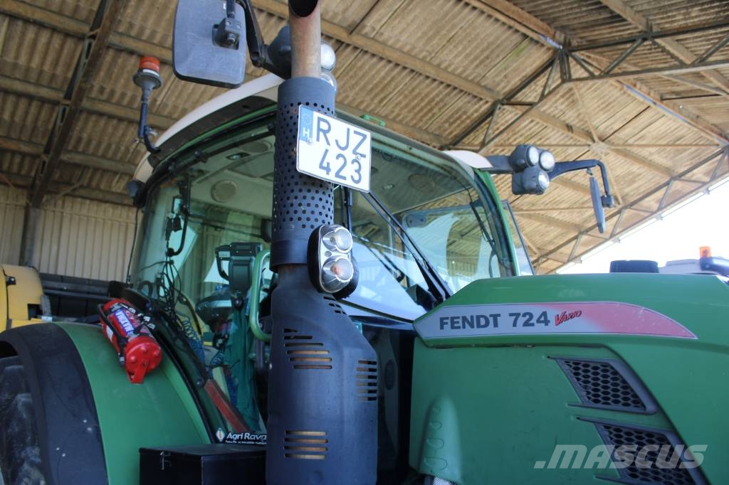 Fendt 724 Vario Tractors