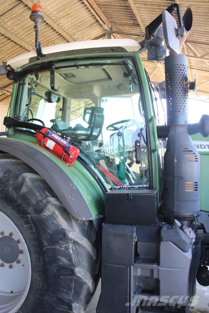 Fendt 724 Vario Tractors
