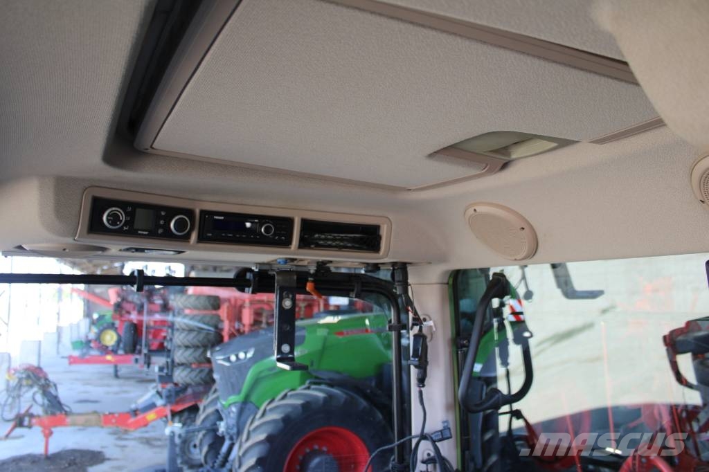 Fendt 724 Vario Tractors