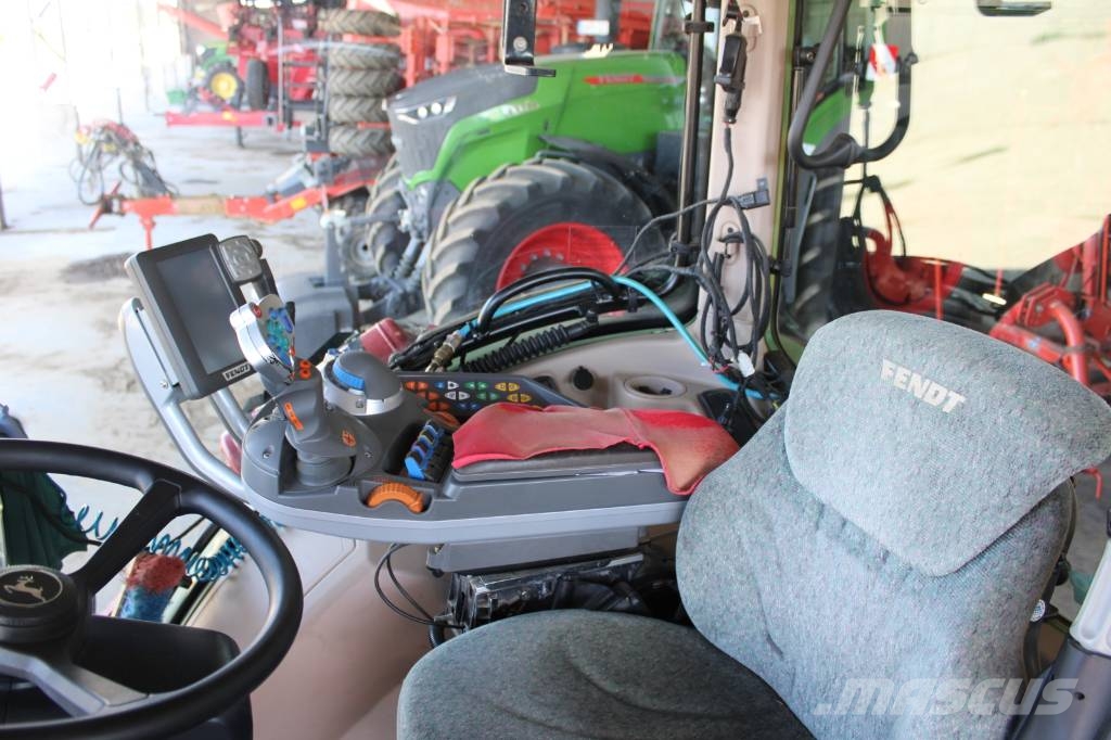 Fendt 724 Vario Tractors