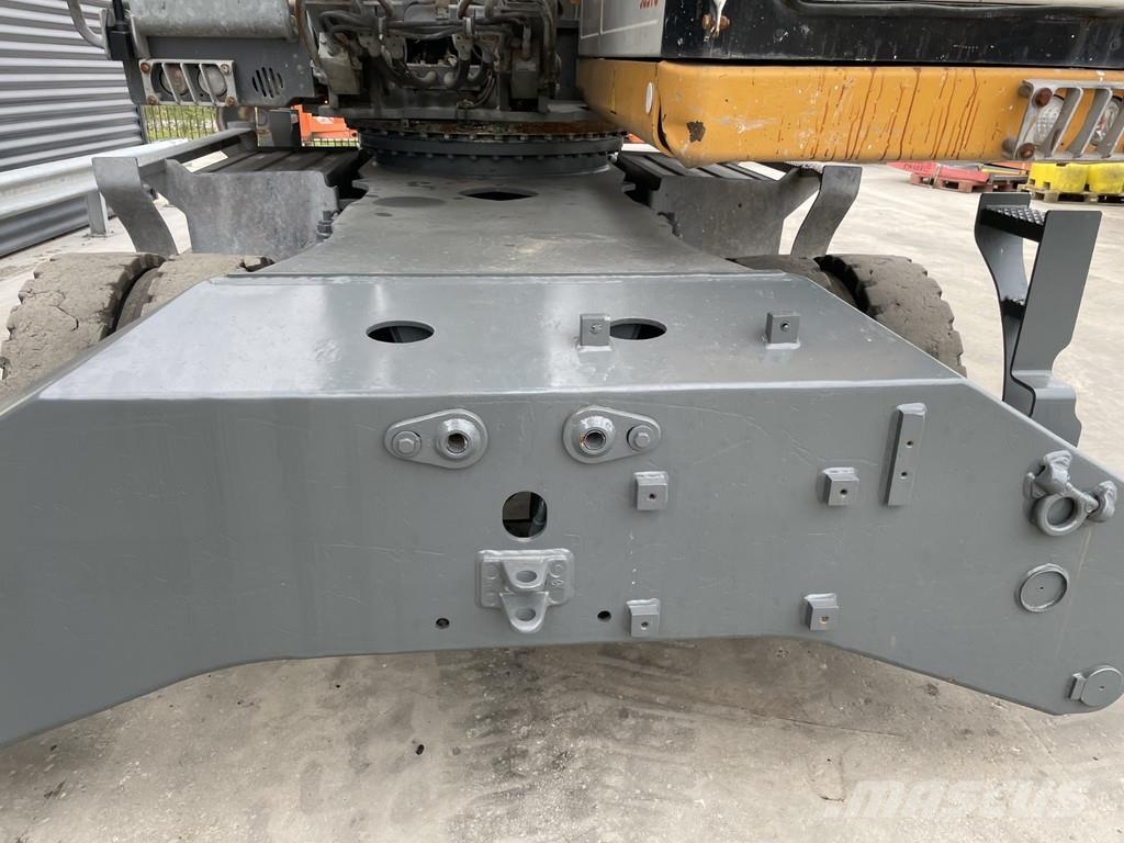 Liebherr LH 24 Rupsgraafmachines