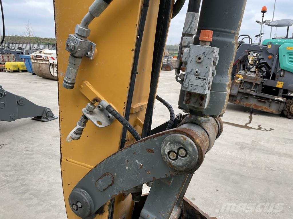 Liebherr LH 24 Rupsgraafmachines